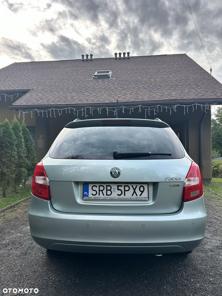 Skoda Fabia 2011 photo 4
