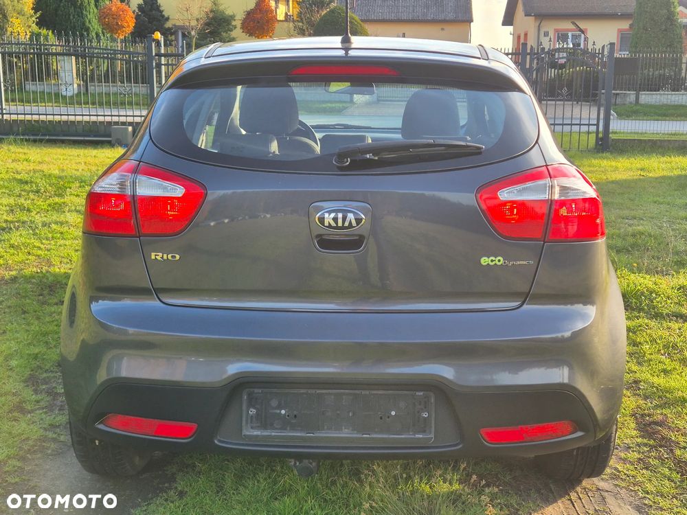 Kia Rio - 4