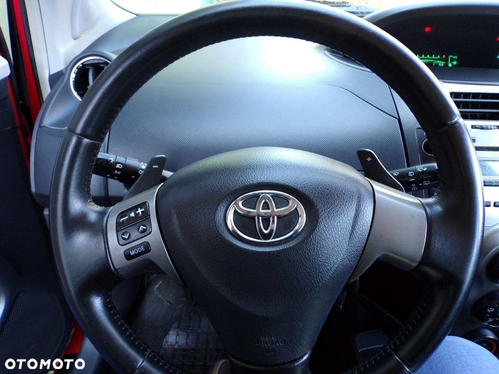 Toyota Yaris - 25