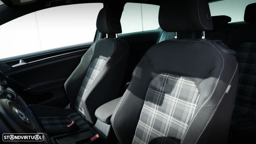 VW Golf 2.0 TDi GTD DSG - 19