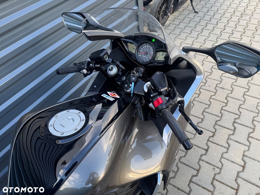 Honda VFR - 8