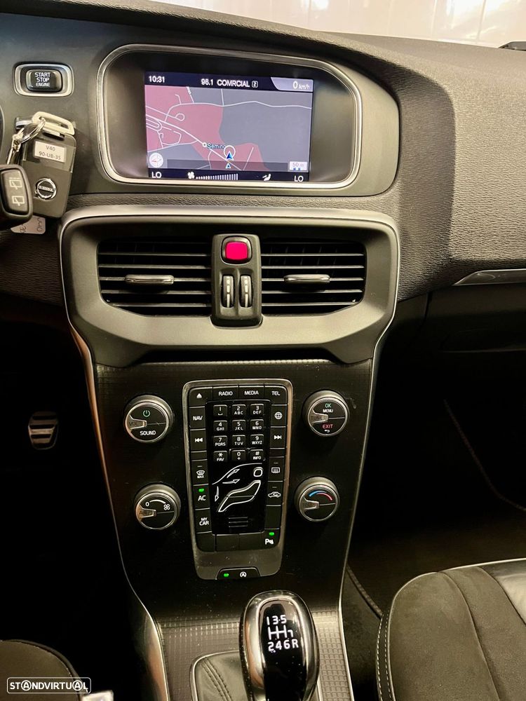 Volvo V40 2.0 D2 R-Design Momentum - 33