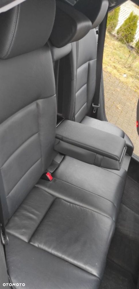 Mercedes-Benz Klasa E 200 CDI 7G-TRONIC Elegance - 39