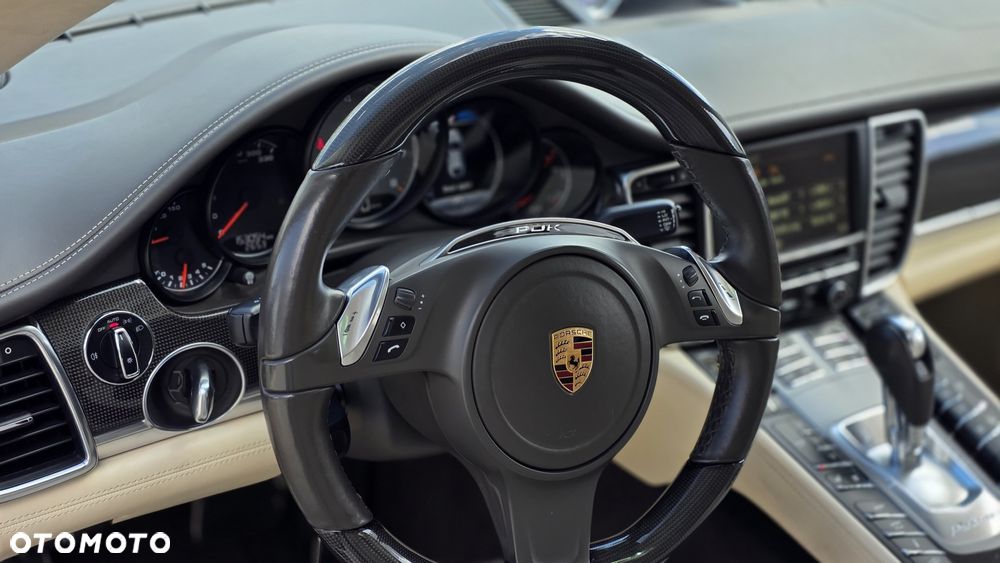 Porsche Panamera GTS PDK - 8