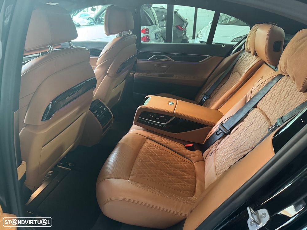 BMW 740 d xDrive Pack M Auto - 17