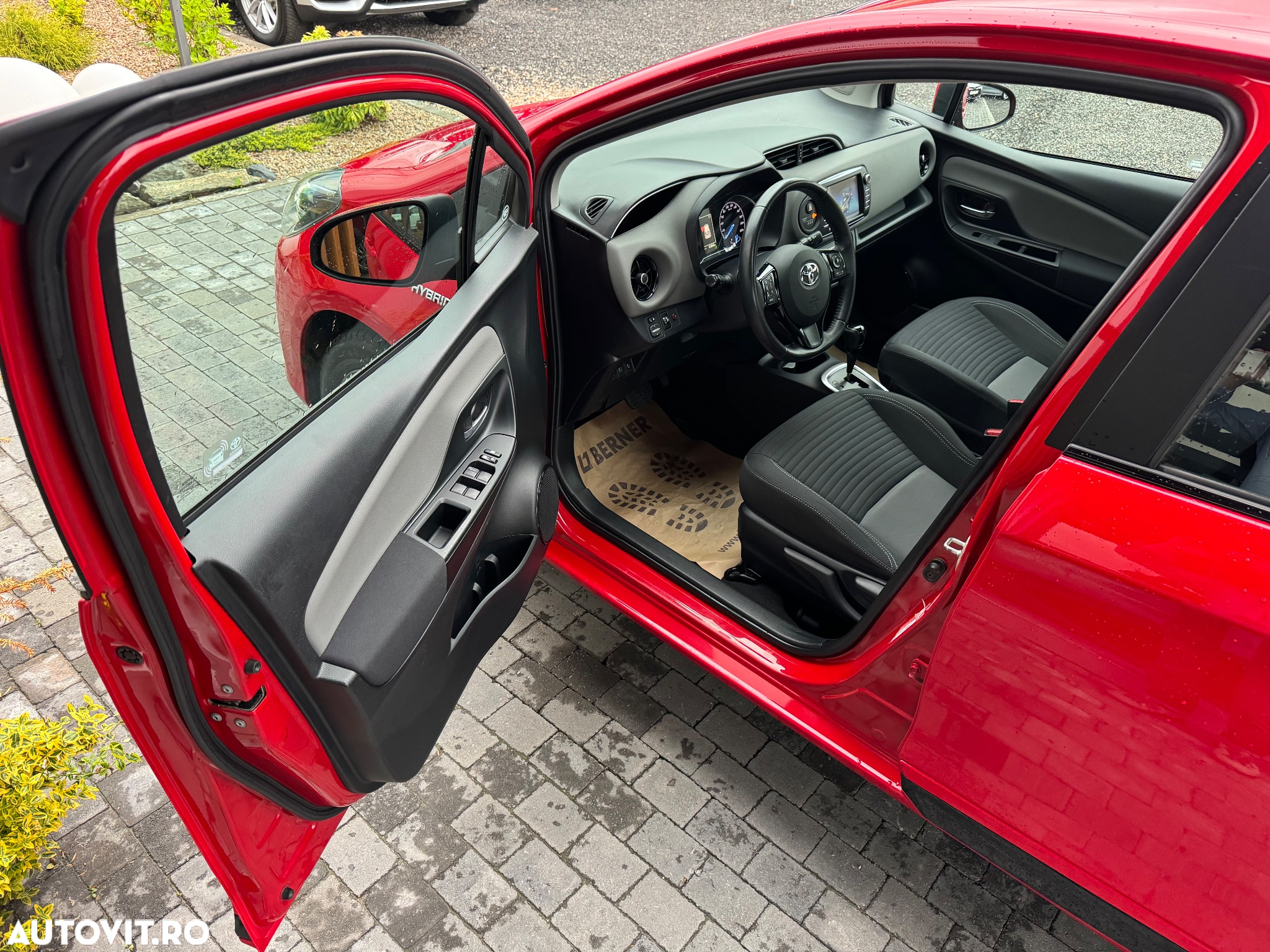Toyota Yaris 1.5 VVT-i HSD Terra - 7