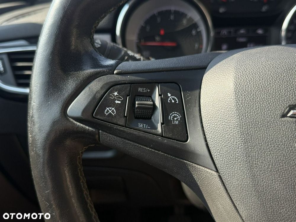 Opel Astra 1.2 T Elegance S&S - 9