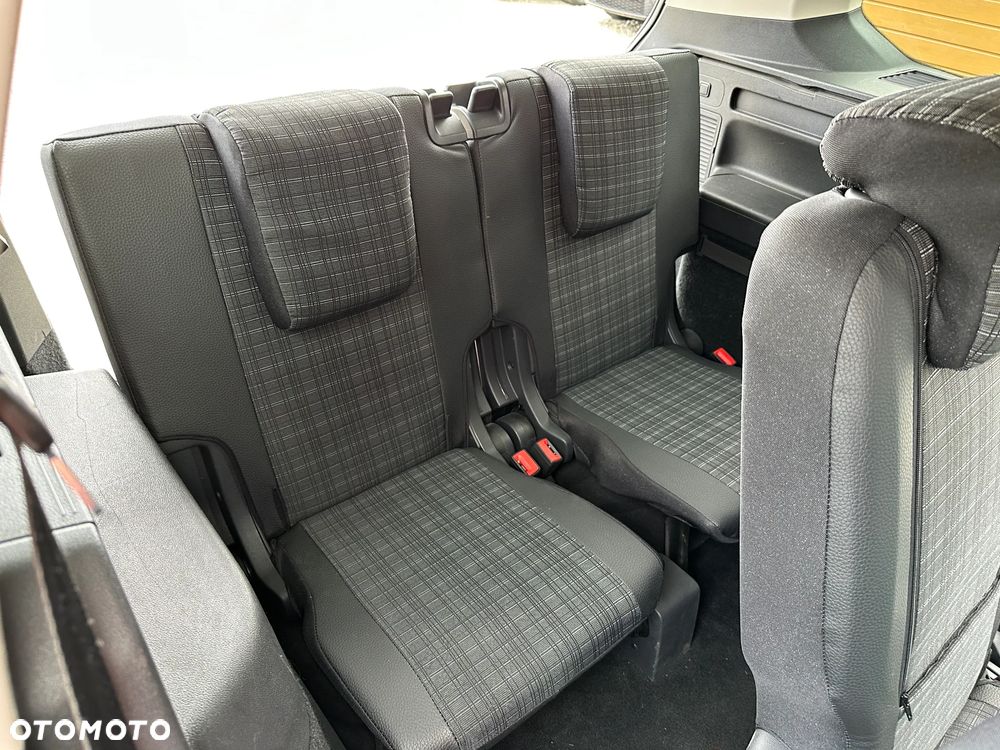 Volkswagen Touran - 24