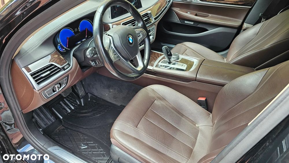 BMW Seria 7 740Li - 35