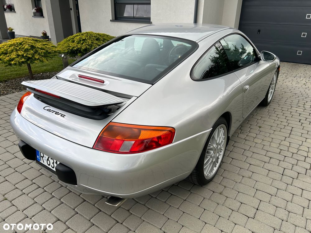 Porsche 911 Carrera - 2
