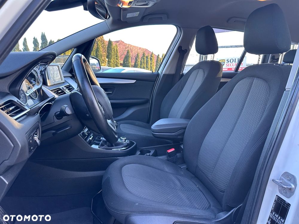 BMW Seria 2 218d - 16