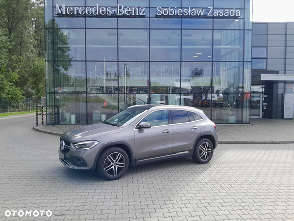 Mercedes-Benz GLA 200 4-Matic Progressive