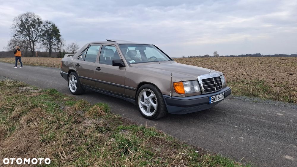 Mercedes-Benz W124 (1984-1993) - 1