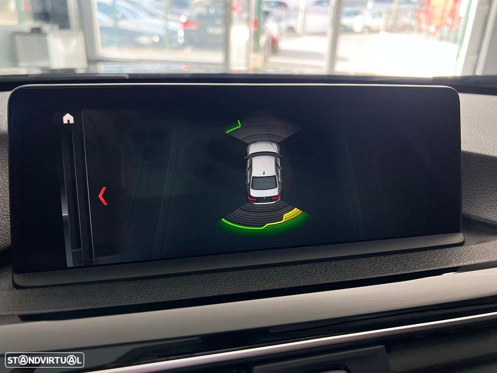 BMW 330 e iPerformance - 13