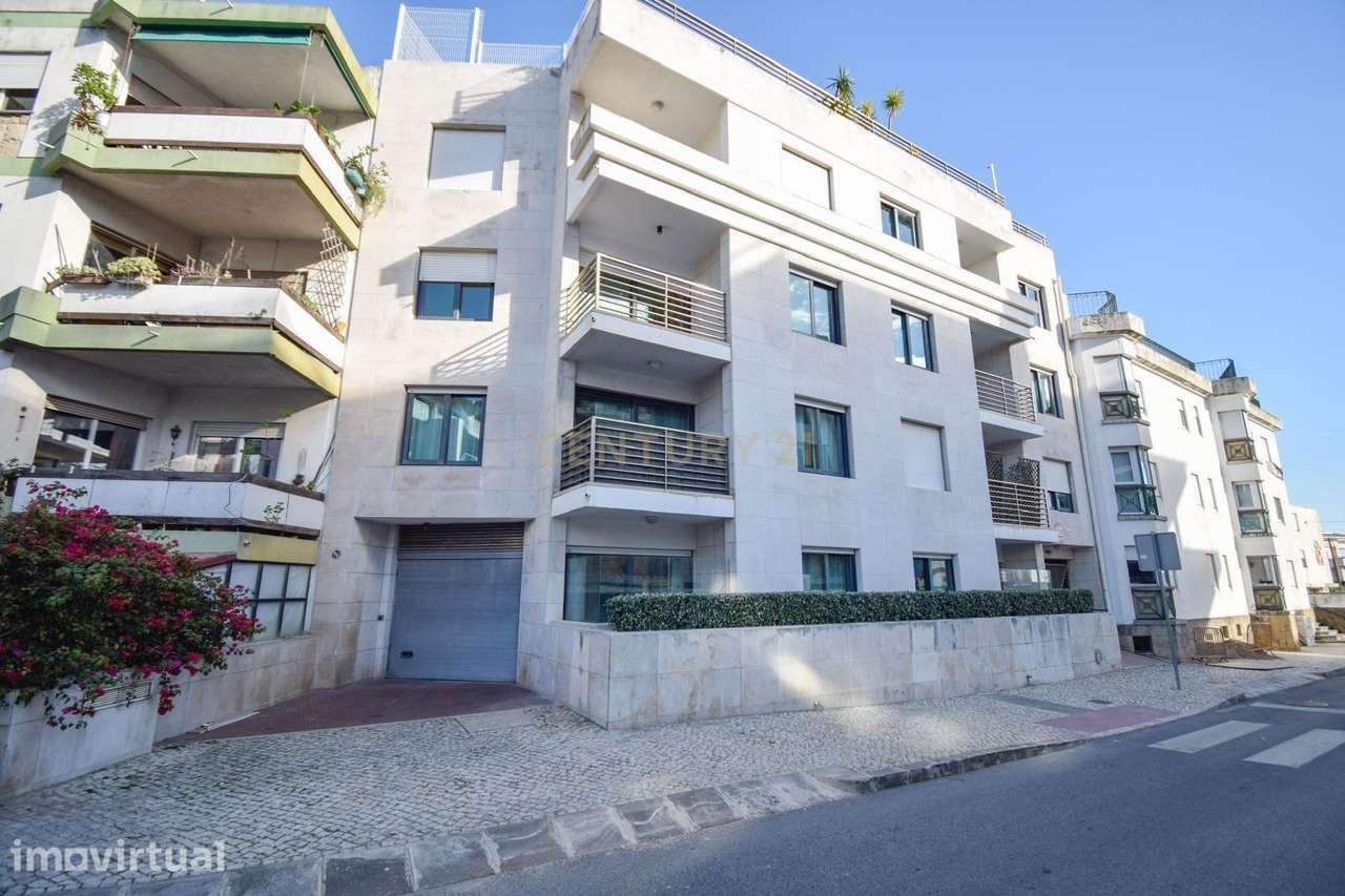 T3 no Centro de Cascais com Terraço, 2 Varandas e o mar tão perto - Grande imagem: 2/54