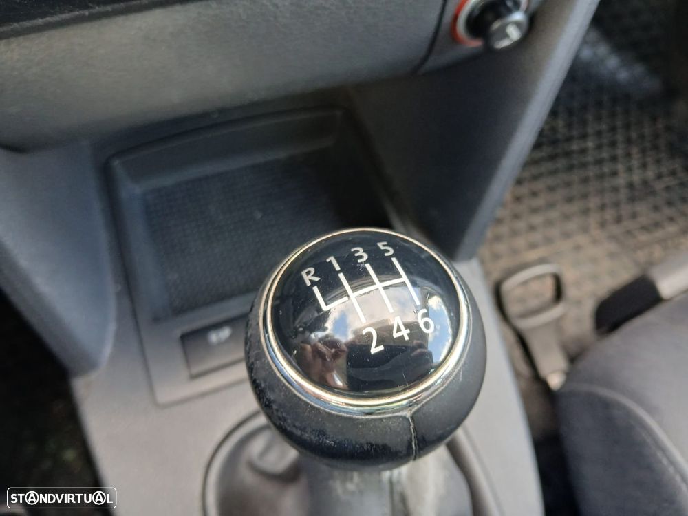 VW Touran 2.0 TDI Trendline 7L - 14