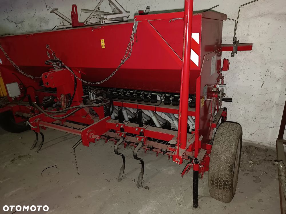 Meprozet Siewnik zbożowy talerzowy S107T, stopkowy S107, S107/1 poplonów S109 MEPROZET, Siewnik zbożowy 2-talerzowy i stopkowy SR25, SR27, SR30, SRT27 Euro-Masz, siewnik nabudowany - agregat uprawowy SNT30, siewnik poplonów Akpil, Siewnik kukurydzy Meprozet - 13