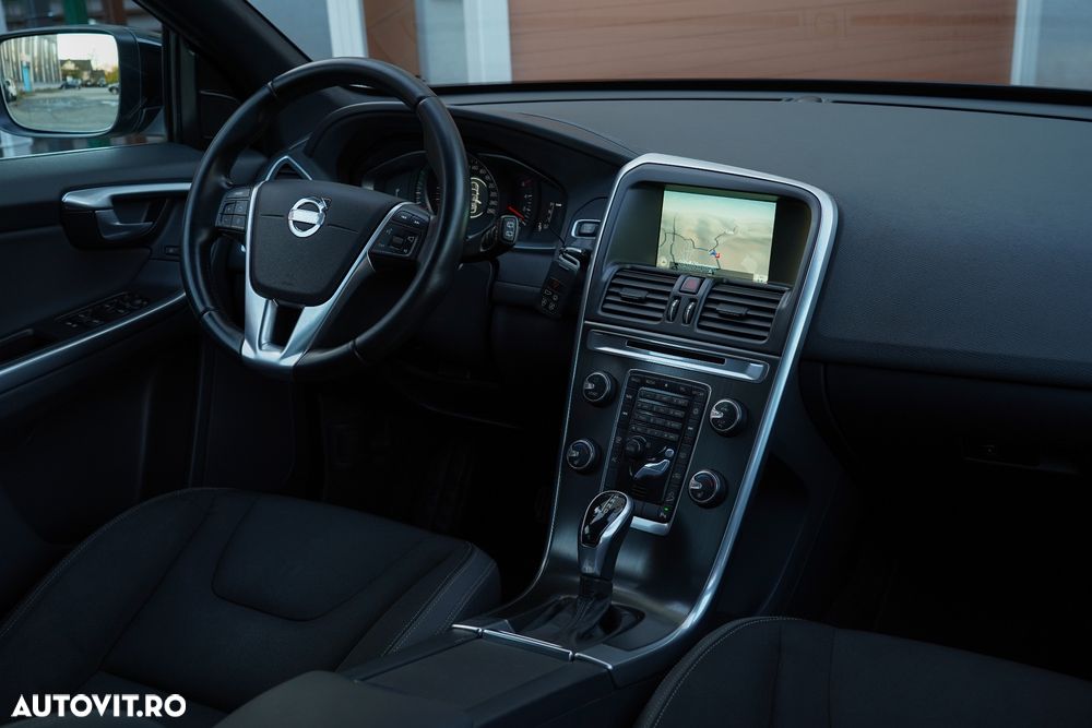 Volvo XC 60 D5 AWD Aut. Summum - 8