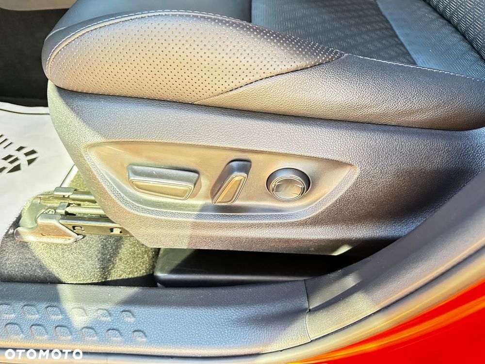 Toyota C-HR 2.0 Orange Edition - 11