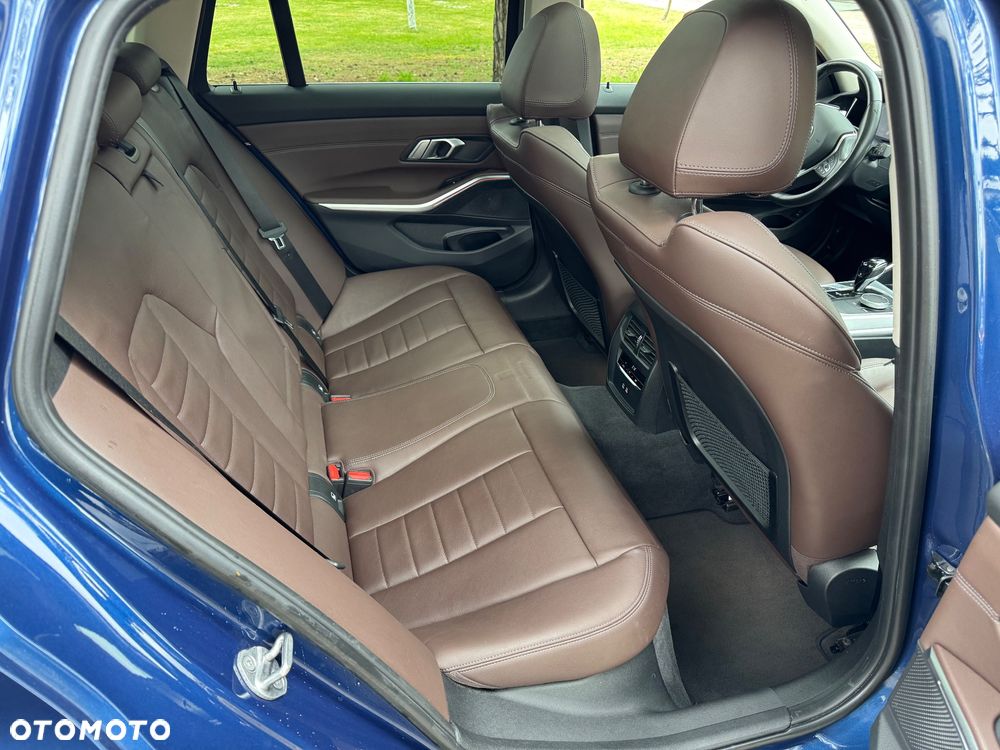 BMW Seria 3 320d xDrive Luxury Line sport - 18