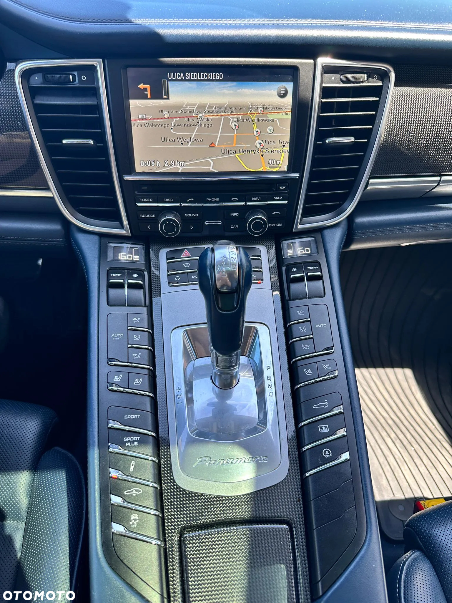 Porsche Panamera 4 Platinum Edition - 20