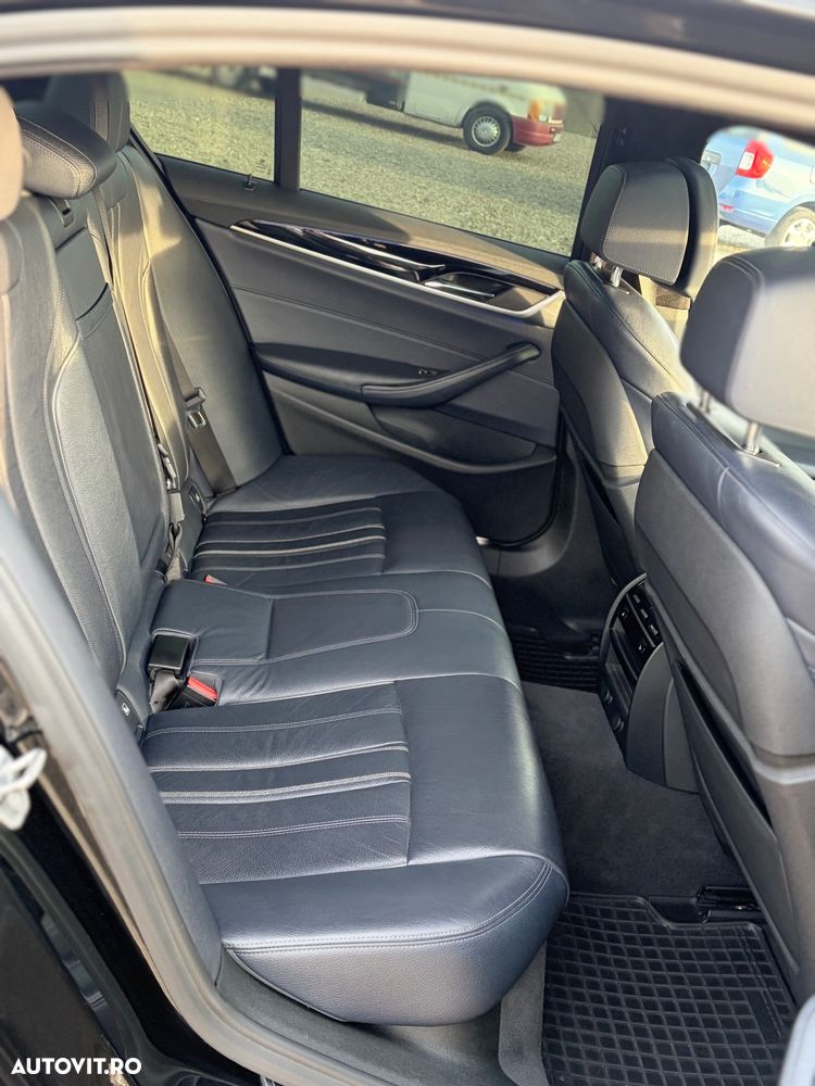 BMW Seria 5 520d xDrive AT - 13