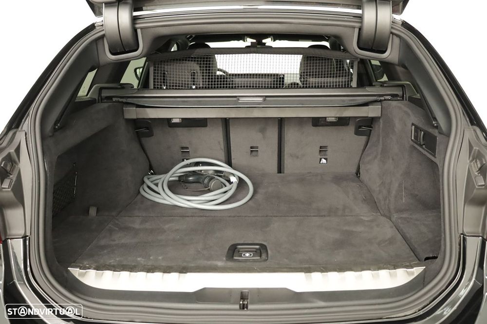BMW 330 e Edição Desportiva M Auto - 24