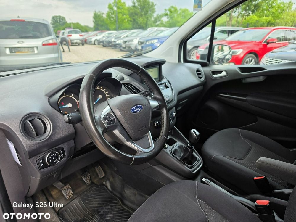 Ford Transit Courier - 28