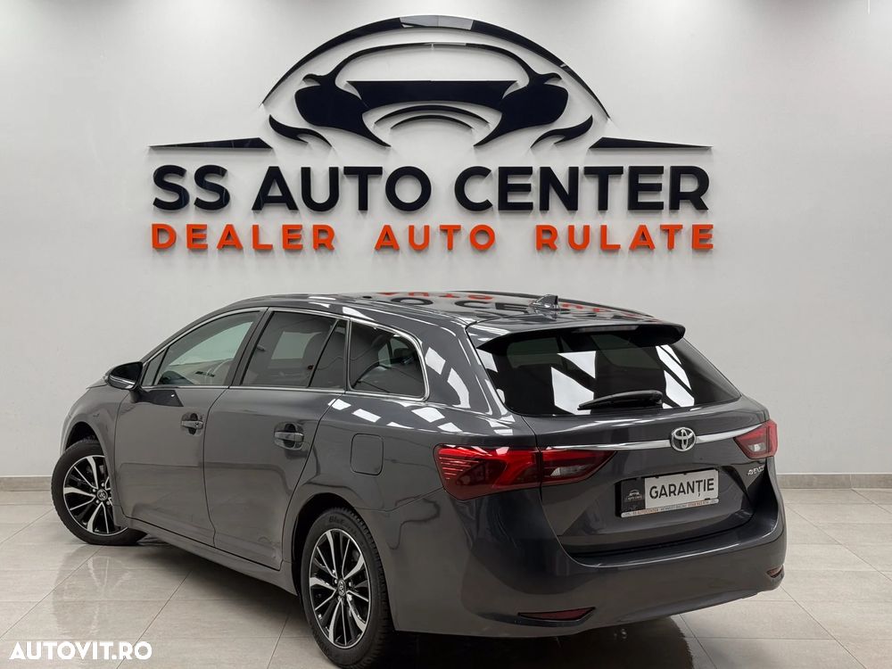 Toyota Avensis 2.0 D-4D Executive - 4