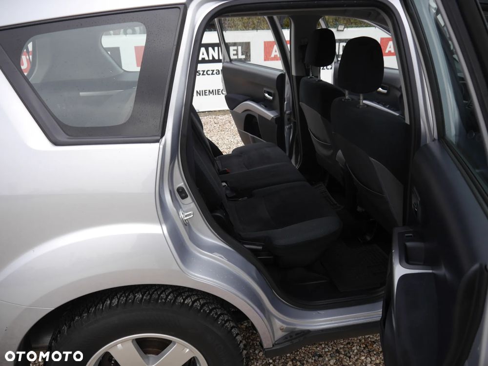 Mitsubishi Outlander 2.0 DI-D 4WD Intense - 20