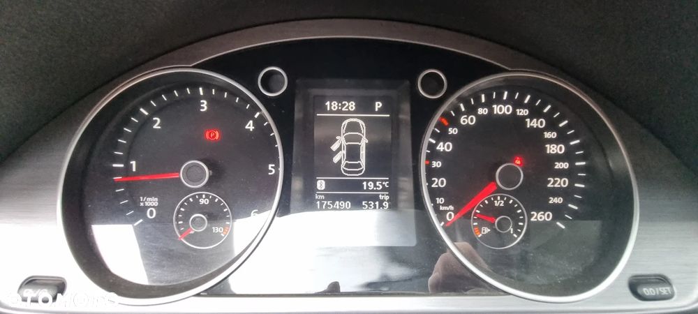 Volkswagen Passat - 9