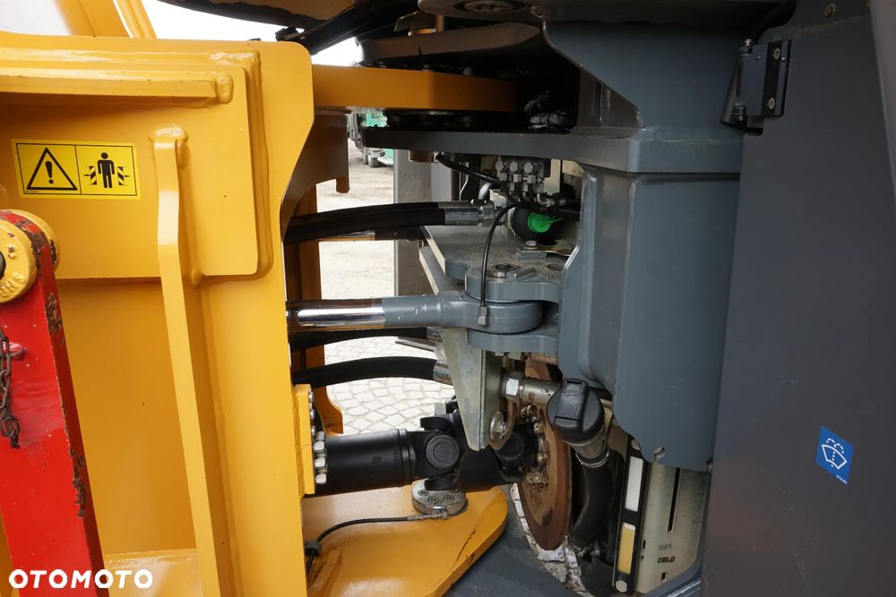Liebherr L566 XPower - 13