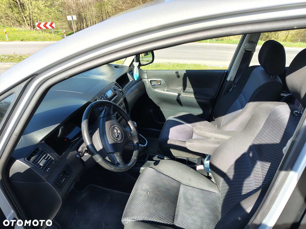 Toyota Corolla Verso - 8