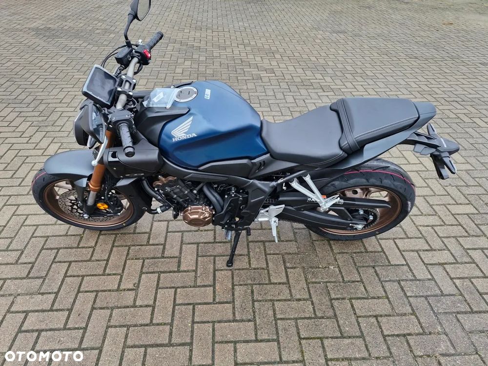 Honda CB - 1