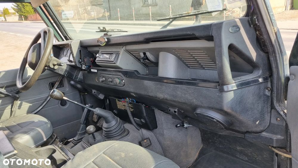 Land Rover Defender - 26