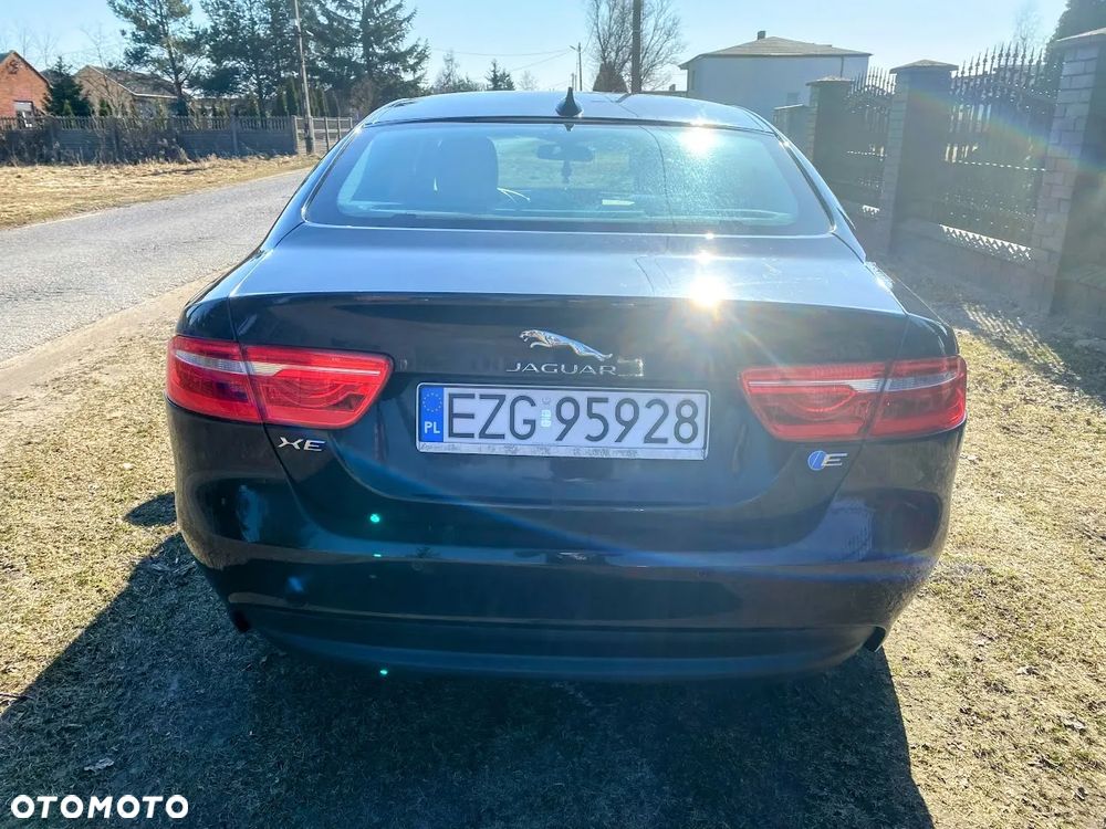 Jaguar XE - 8