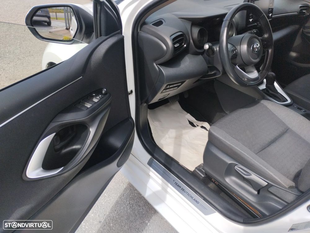 Toyota Yaris 1.5 HDF Comfort Plus - 8