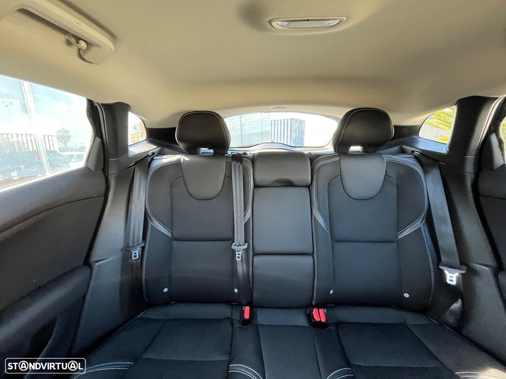 Volvo V40 2.0 D3 Momentum - 36