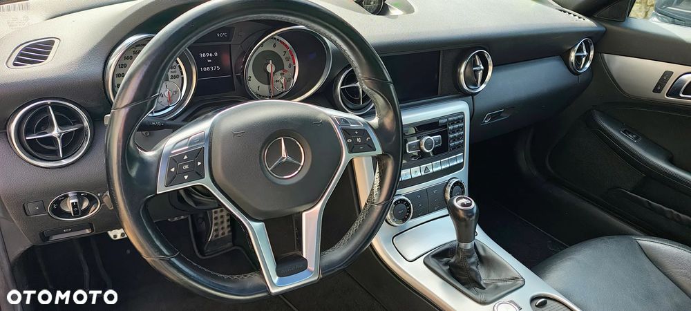 Mercedes-Benz SLK 200 (BlueEFFICIENCY) - 11