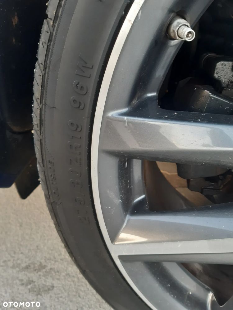 Lexus GS 200t / 300 F Sport - 28