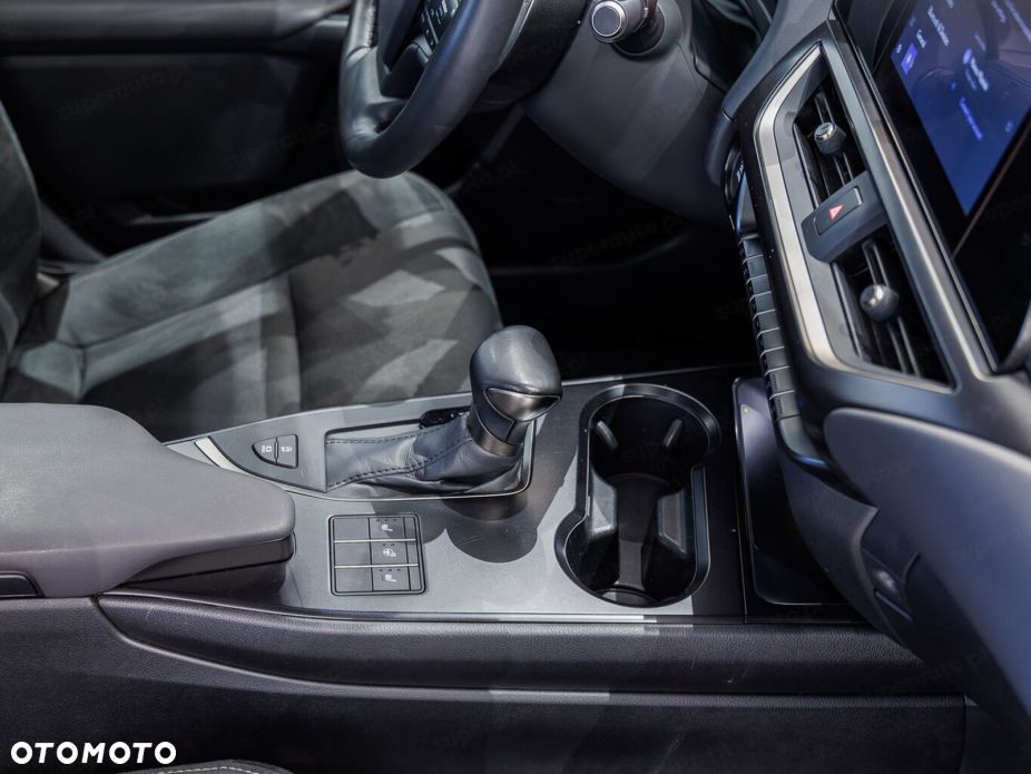 Lexus UX - 8