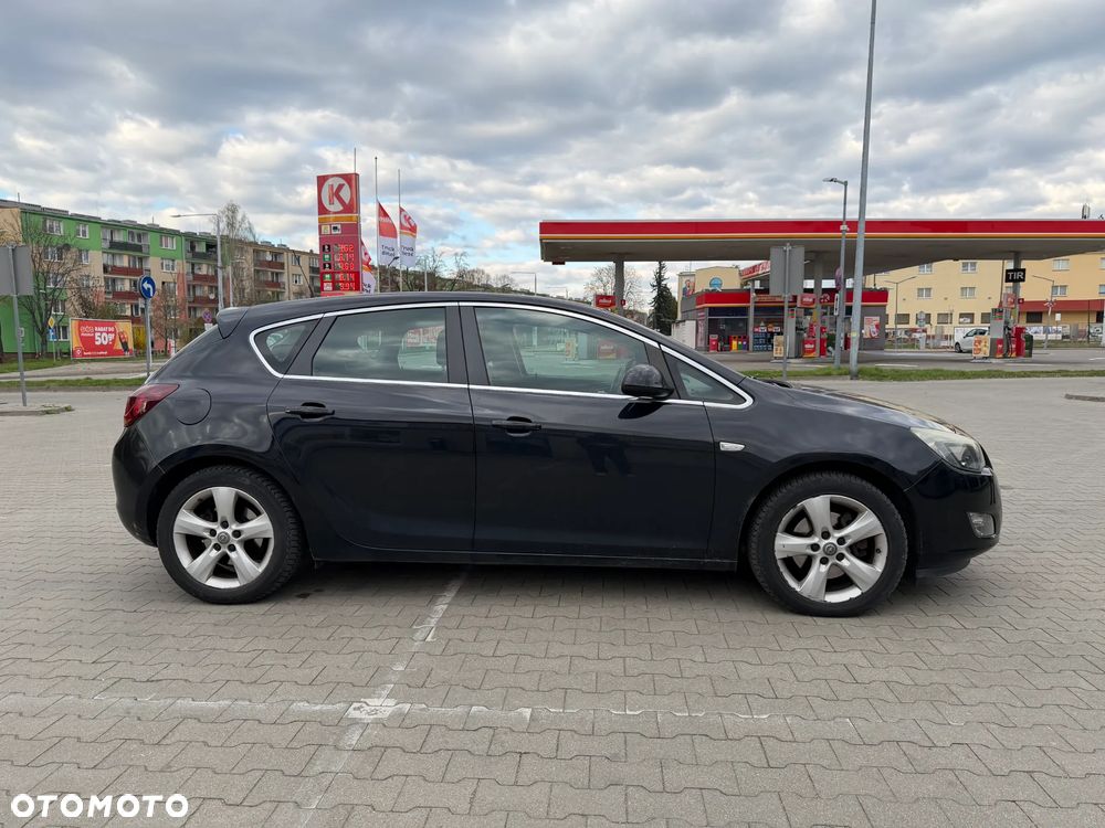 Opel Astra 1.6 Turbo - 2