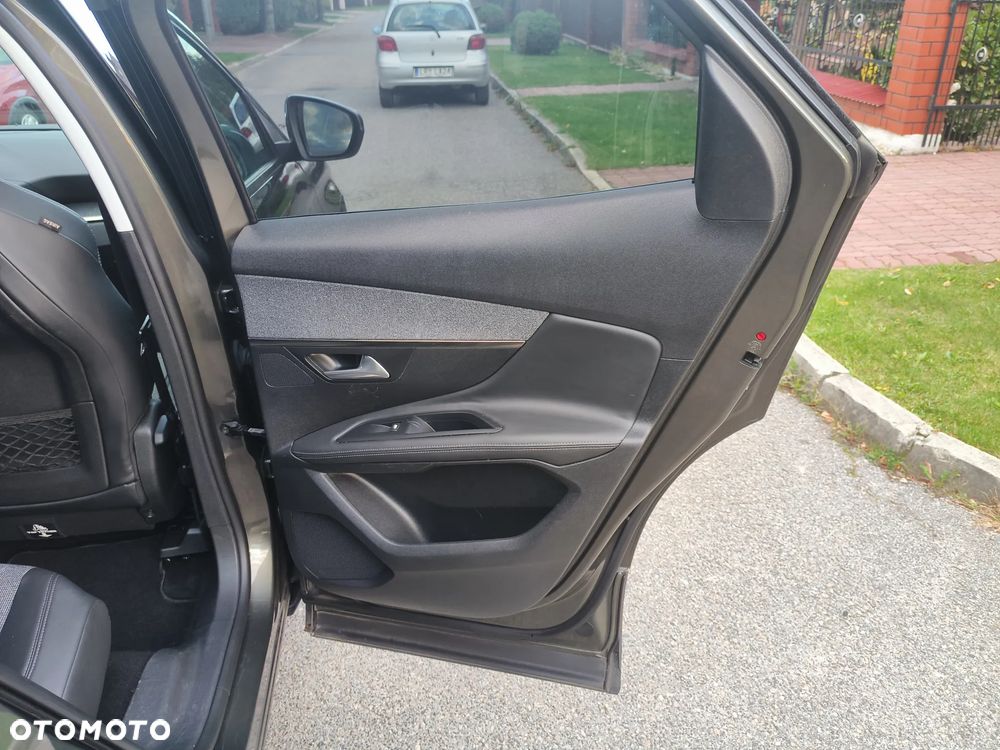 Peugeot 3008 1.2 PureTech Allure S&S - 17