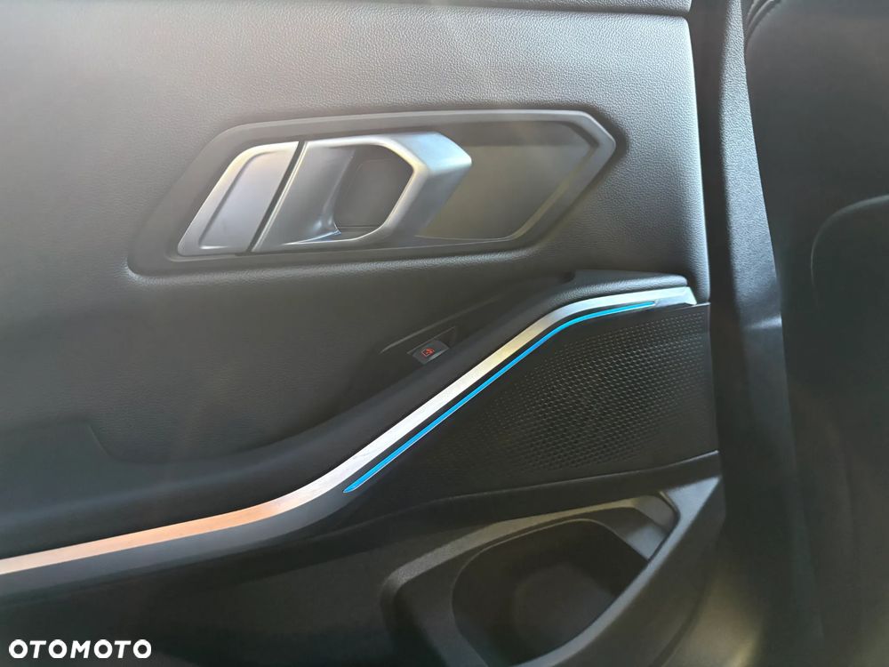 BMW Seria 3 320i M Sport - 20