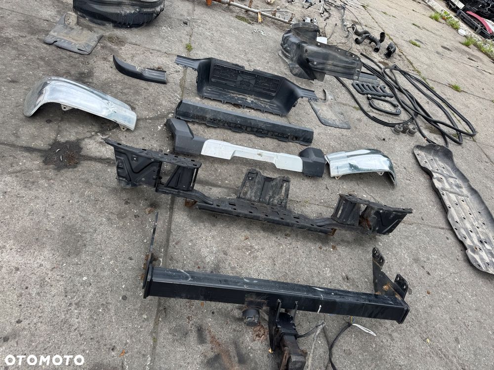 Toyota hilux 8 wszystkie części  wąż węże klimy przód przednie wzmocnienie środek plastiki - 2