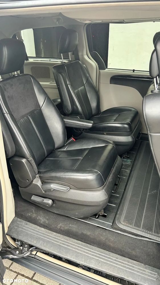 Chrysler Town & Country 3.6 Limited - 9