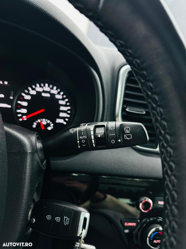 Kia Sportage 1.7 CRDI 2WD Dream-Team Edition - 33