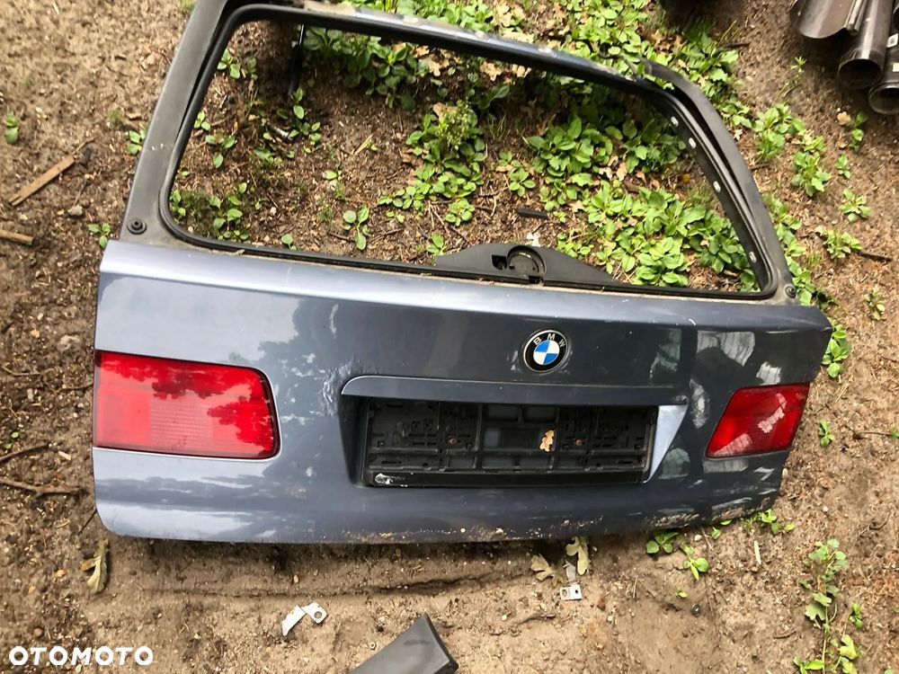 BMW 5 E39  klapa tylna KOMBI - 1
