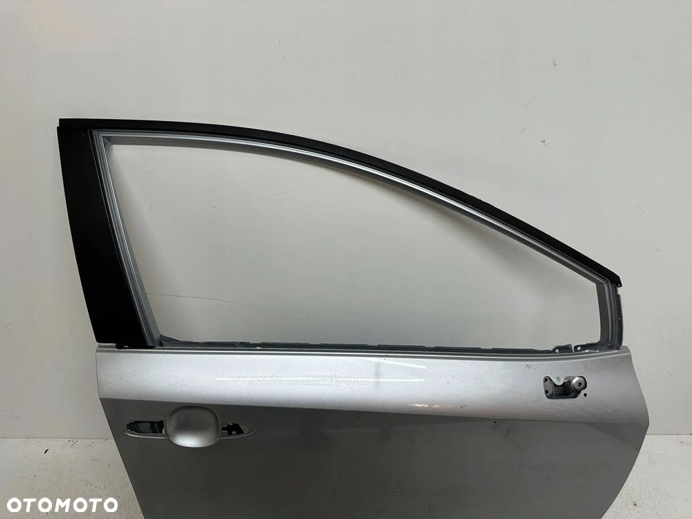 DRZWI PRAWE PRZEDNIE TOYOTA COROLLA E21 - 5