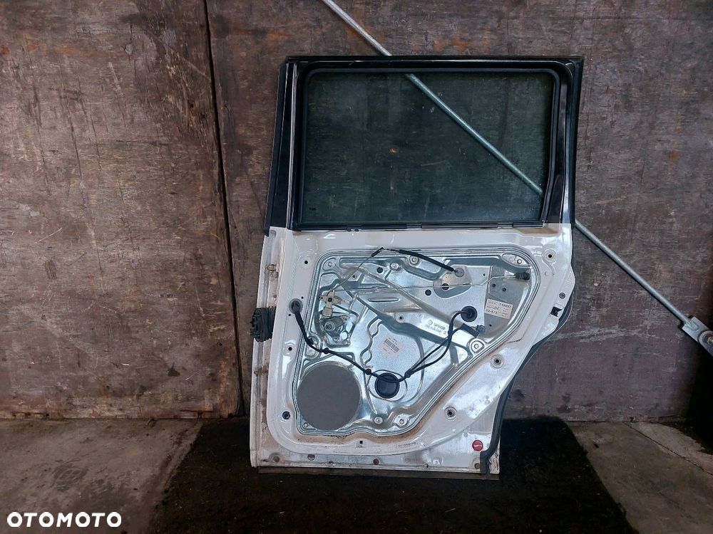 DRZWI KOMPLETNE PRAWY TYŁ PASSAT B5 KOMBI LB9A - 3